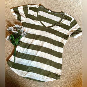 Fornia Striped Classic V-Neck Top - Small